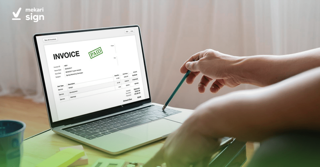 Pelajari perbedaan e-Invoice dan invoice biasa untuk meningkatkan performa operasional bisnis Anda!