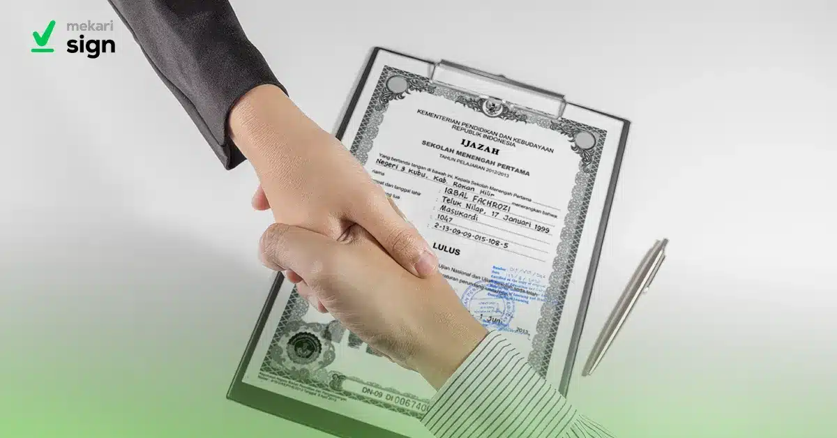 Ilustrasi proses legalisir ijazah untuk keperluan administrasi resmi
