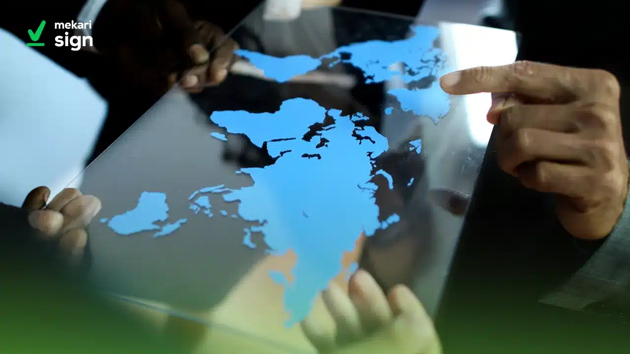 Importir adalah pihak yang melakukan pembelian barang dari luar negeri ke dalam negeri