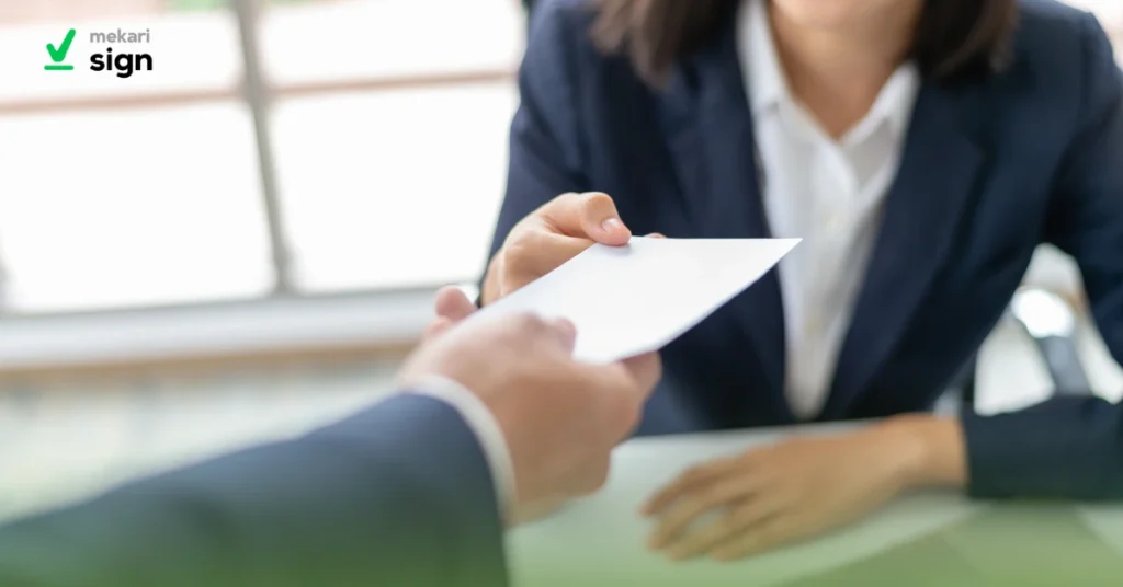 pengertian, contoh, cara membuat, dan format surat kenaikan gaji karyawan dari mekari sign